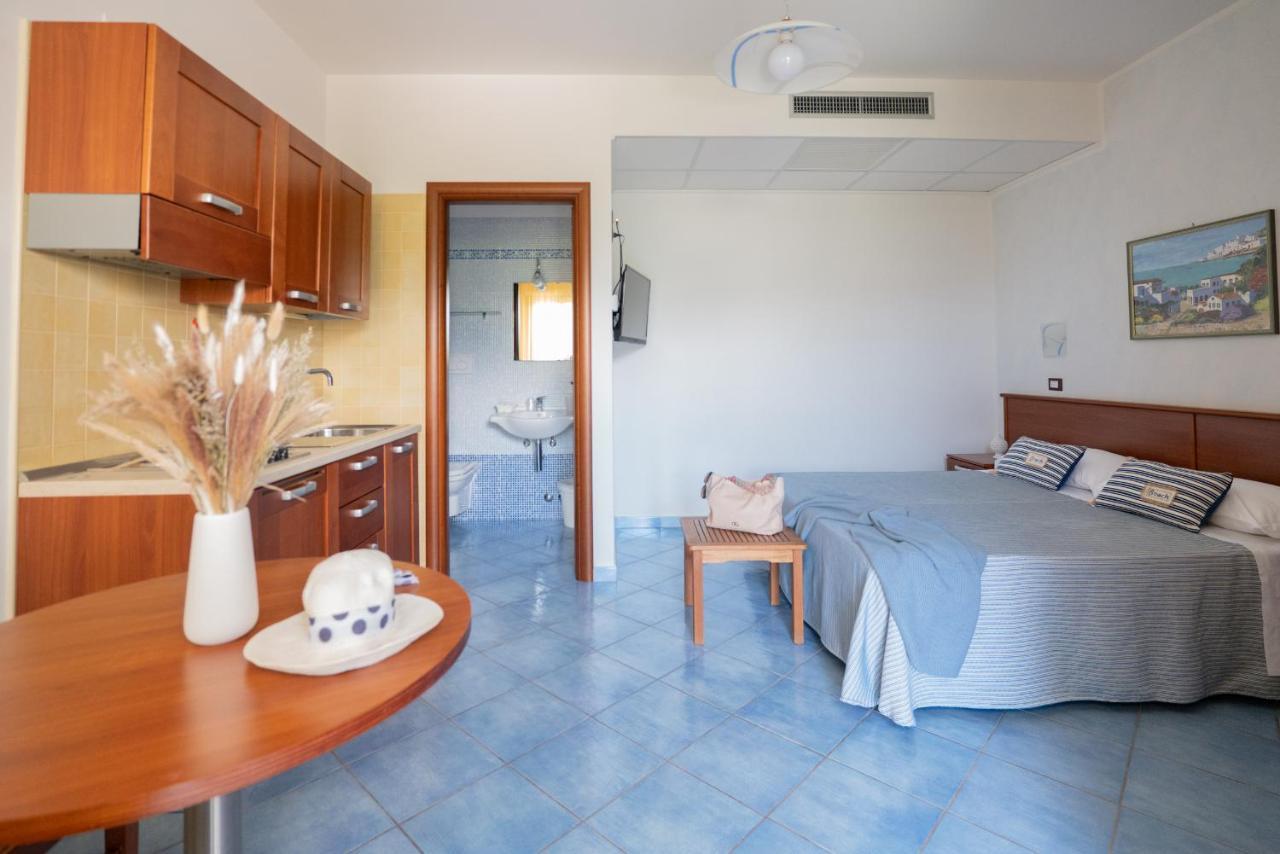 Hotel Residence Torre Del Porto Mattinata Oda fotoğraf